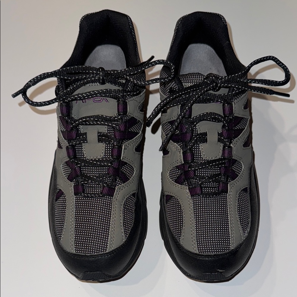 NWOT Apex V753 Woman’s Sierra Trail Runner